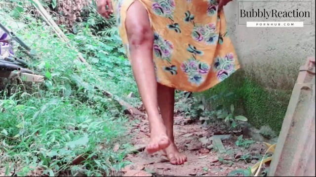 චු හලනවා මට පේන්න,යටිපතුල ලොවන්නකෝ Girl Pissing