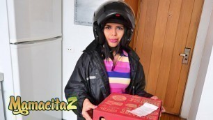 MAMACITAZ – Latina Lucero Perez Delivers Pizza And Gets Fucked