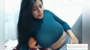 INDIAN HOUSEWIFE MASTURBATING