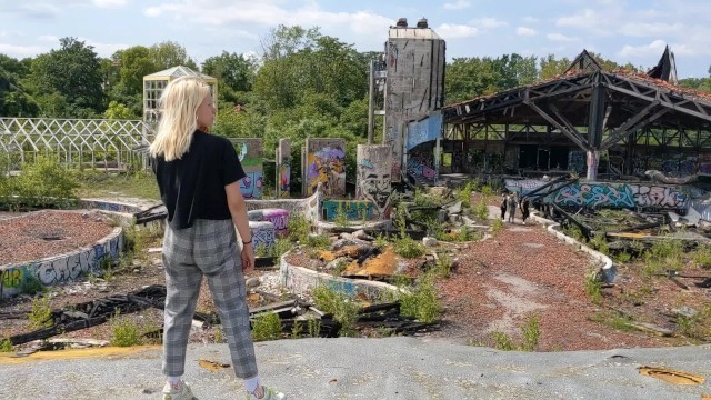 Risky Public Fucking! Exploring an Abandoned Water Park